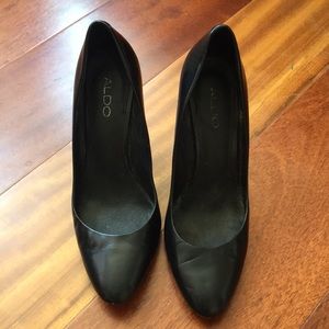 Black Aldo rounded toe heels